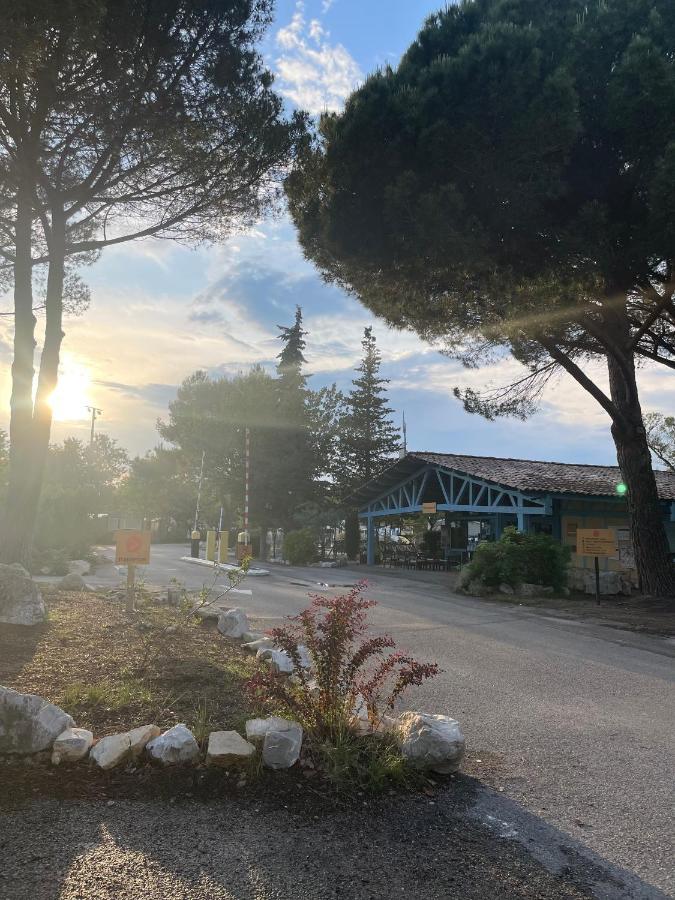 Mobil-Home Au Pied Du Luberon La Roque-d'Antheron Ngoại thất bức ảnh