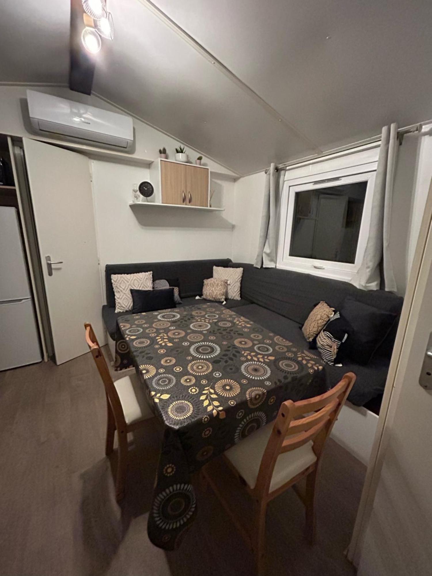 Mobil-Home Au Pied Du Luberon La Roque-d'Antheron Ngoại thất bức ảnh