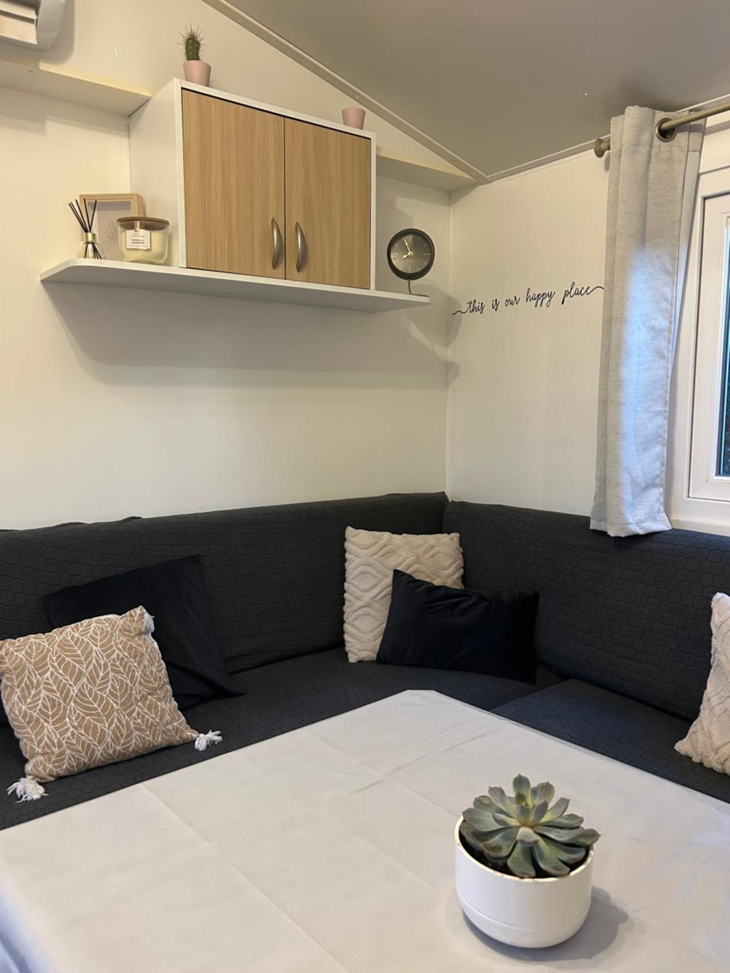 Mobil-Home Au Pied Du Luberon La Roque-d'Antheron Ngoại thất bức ảnh